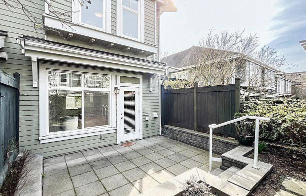 7425 Columbia Street South Cambie