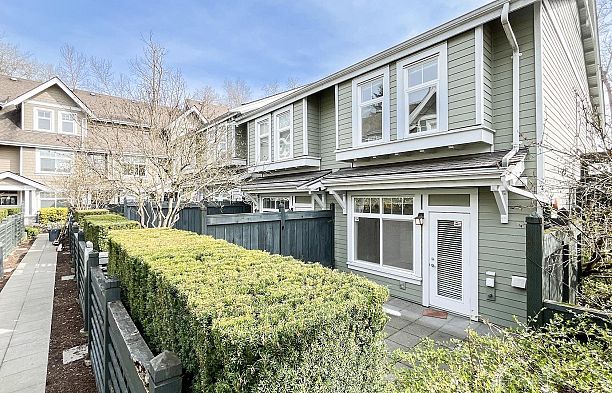 7425 Columbia Street South Cambie