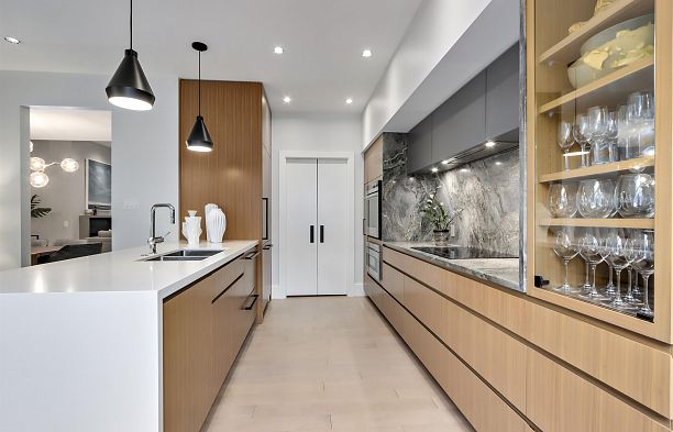 32 5650 Hampton Place University VW