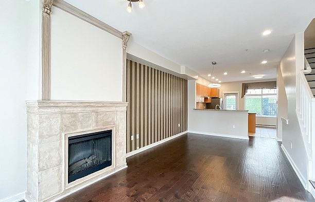 7425 Columbia Street South Cambie