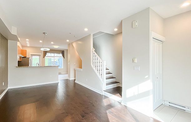 7425 Columbia Street South Cambie