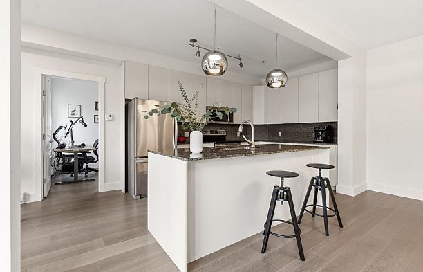 210 6268 Eagles Drive University VW