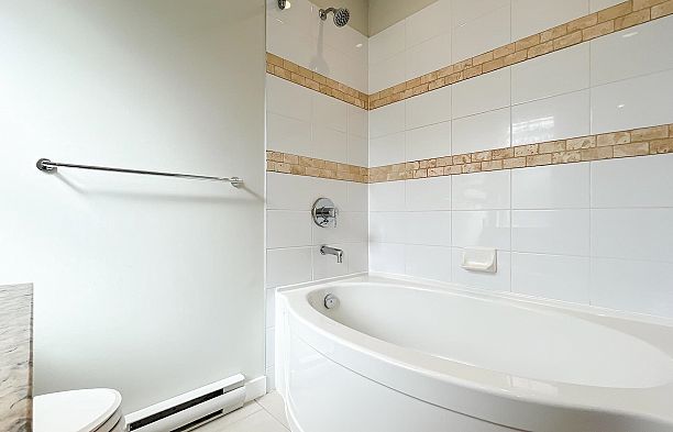 7425 Columbia Street South Cambie