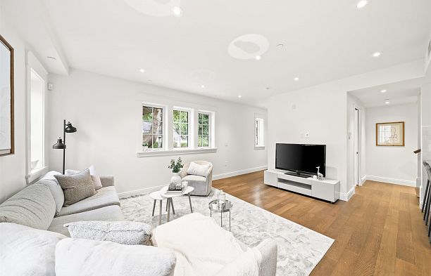 2 5819 Highbury Street Southlands