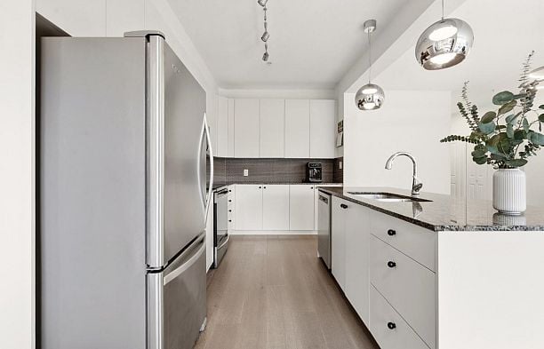 210 6268 Eagles Drive University VW