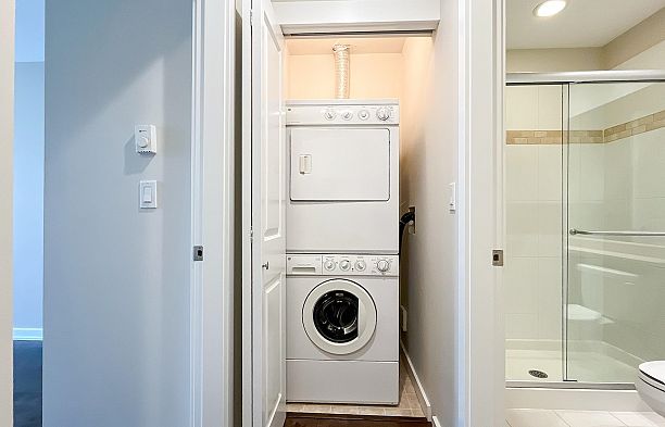 7425 Columbia Street South Cambie