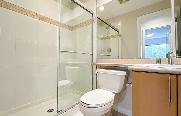 7425 Columbia Street South Cambie