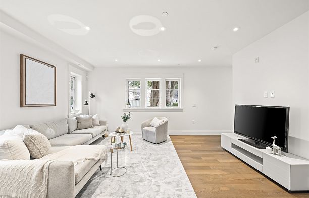 2 5819 Highbury Street Southlands