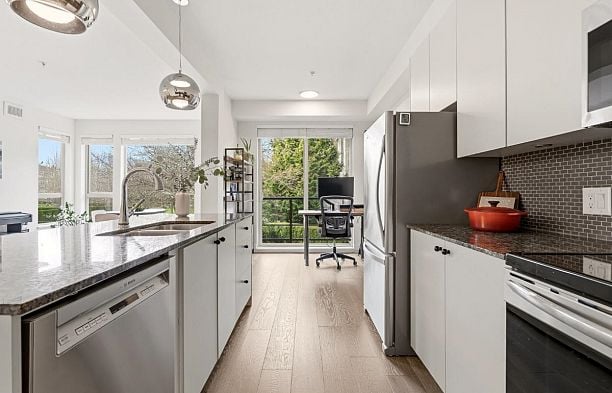 210 6268 Eagles Drive University VW