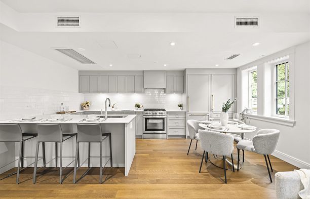 2 5819 Highbury Street Southlands