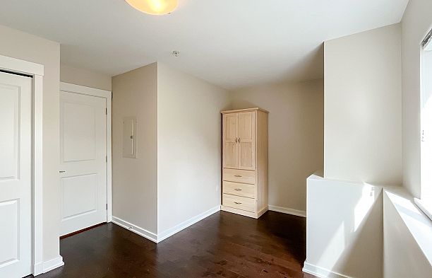 7425 Columbia Street South Cambie