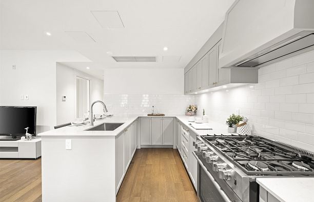 2 5819 Highbury Street Southlands