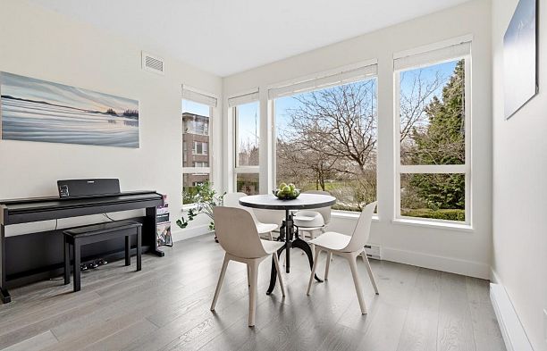 210 6268 Eagles Drive University VW