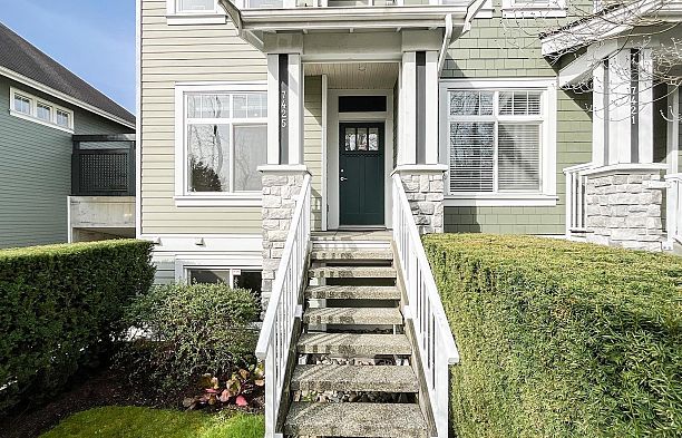 7425 Columbia Street South Cambie