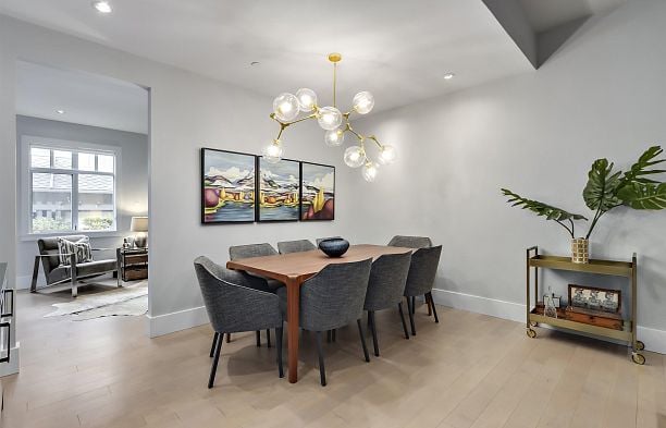 32 5650 Hampton Place University VW