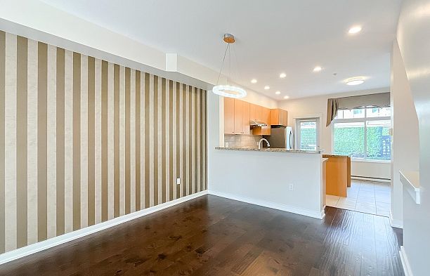 7425 Columbia Street South Cambie