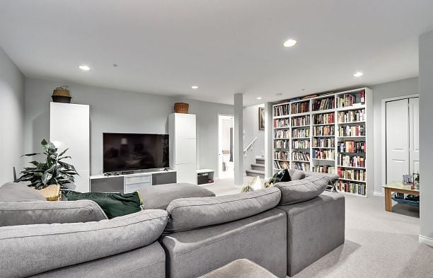 32 5650 Hampton Place University VW