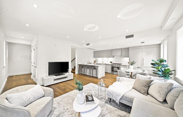 2 5819 Highbury Street Southlands