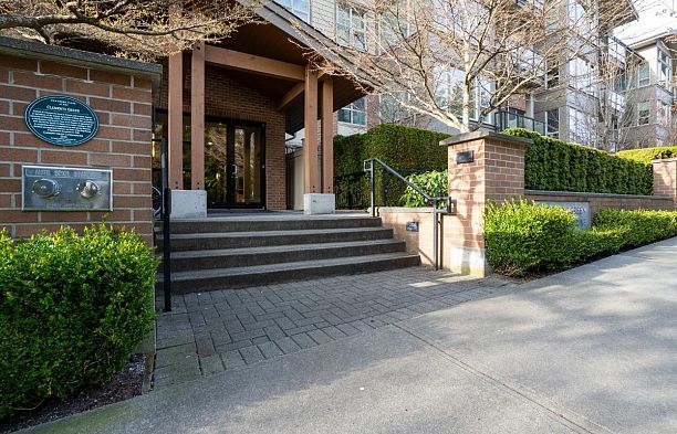 210 6268 Eagles Drive University VW