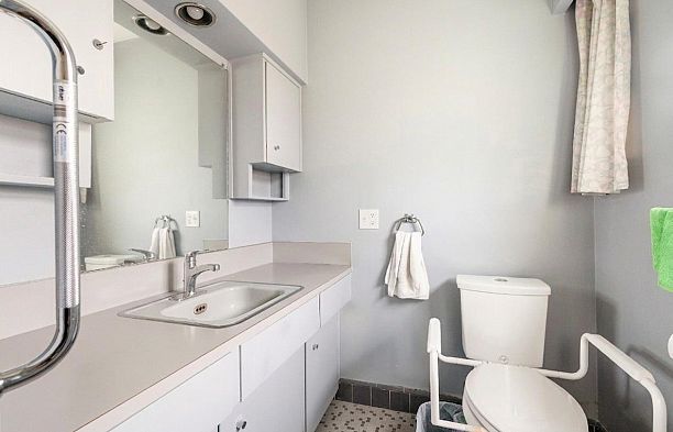 6872 Heather Street South Cambie