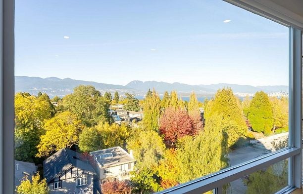 10 2575 Tolmie Street Point Grey