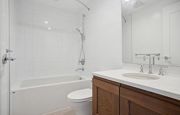 1604 5629 Birney Avenue University VW