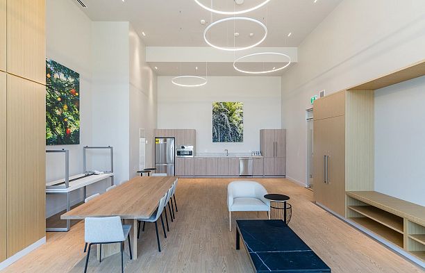 1604 5629 Birney Avenue University VW