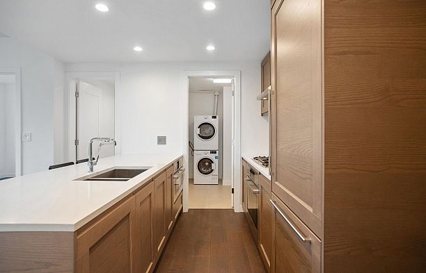 1604 5629 Birney Avenue University VW