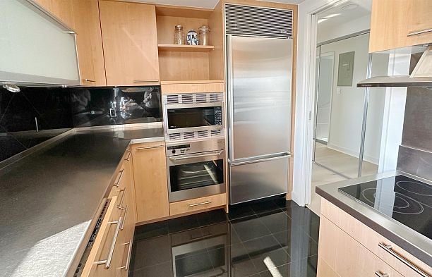 10 2575 Tolmie Street Point Grey