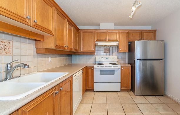 707 5639 Hampton Place University VW