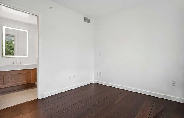 1604 5629 Birney Avenue University VW