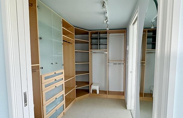 10 2575 Tolmie Street Point Grey