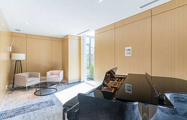 1604 5629 Birney Avenue University VW