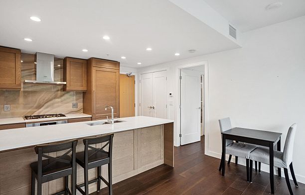 1604 5629 Birney Avenue University VW