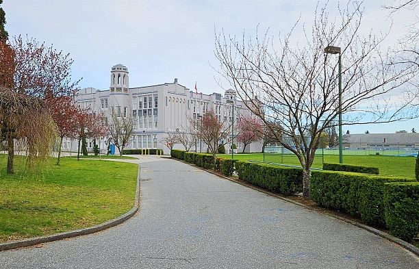 5284 East Boulevard Quilchena