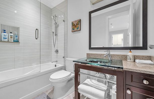 7458 Maple Street S.W. Marine