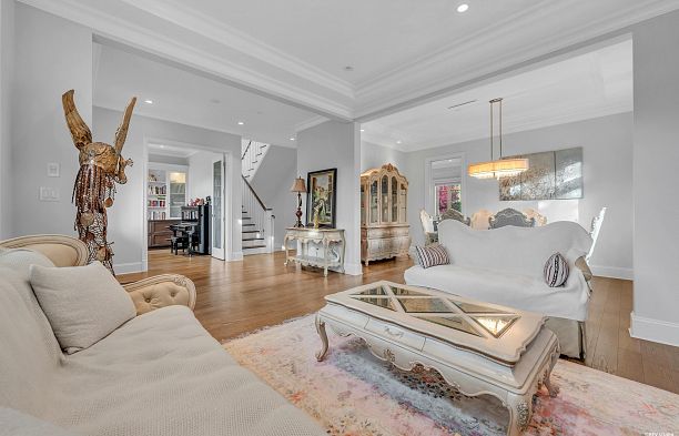 7458 Maple Street S.W. Marine