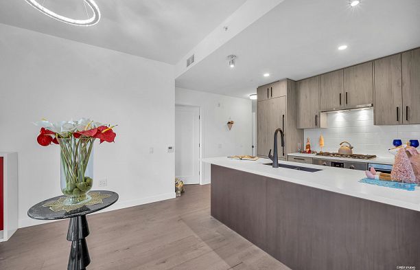 305 6859 Cambie Street South Cambie