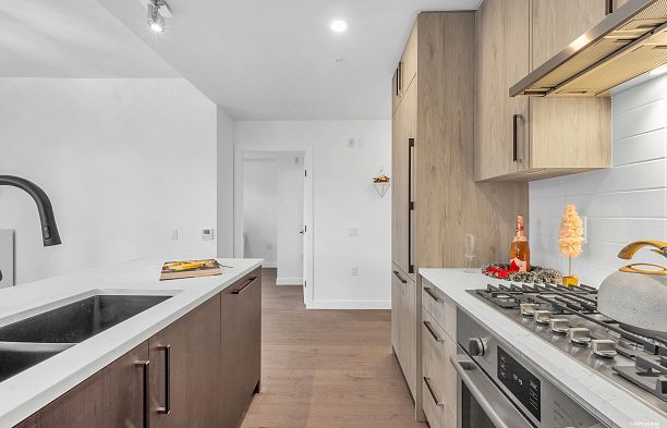 305 6859 Cambie Street South Cambie