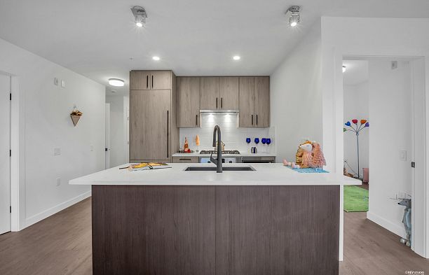 305 6859 Cambie Street South Cambie