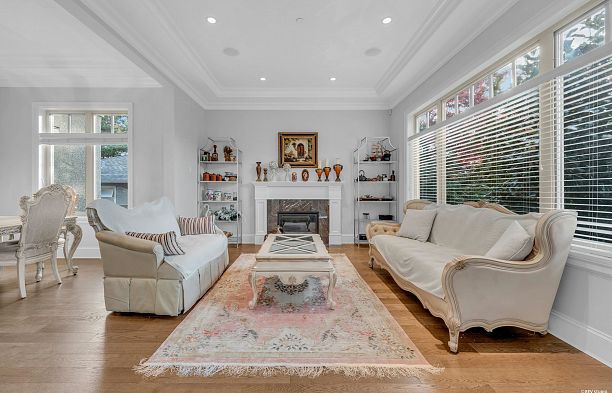 7458 Maple Street S.W. Marine