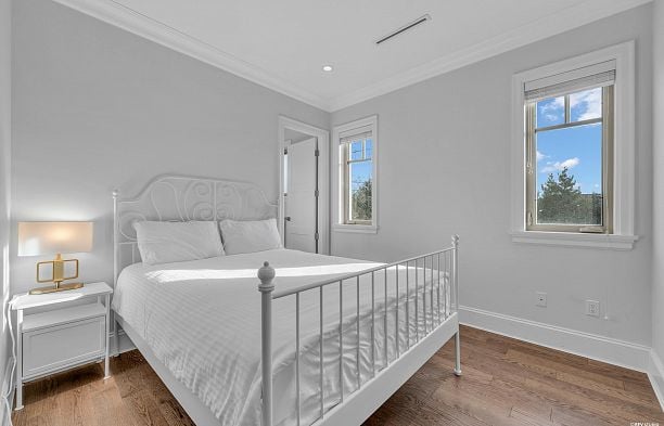 7458 Maple Street S.W. Marine