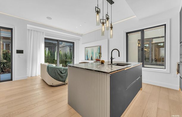 1181 W 33rd Avenue Shaughnessy