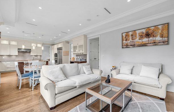 7458 Maple Street S.W. Marine