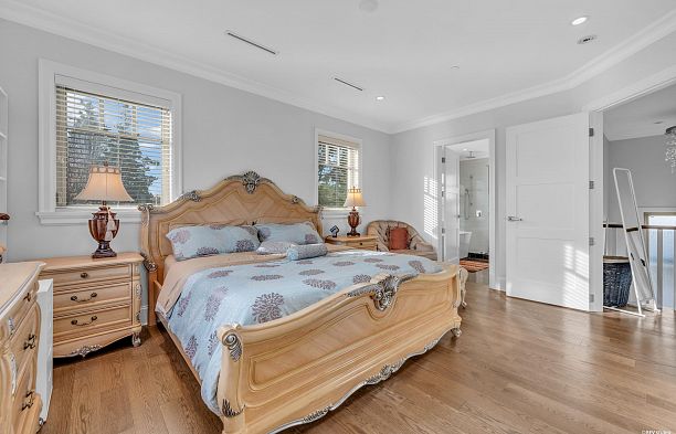 7458 Maple Street S.W. Marine