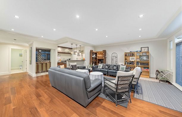 6981 Laurel Street South Cambie