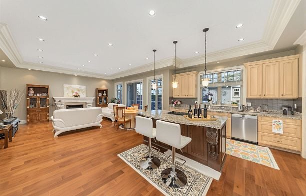 6981 Laurel Street South Cambie