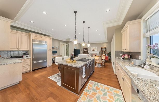 6981 Laurel Street South Cambie