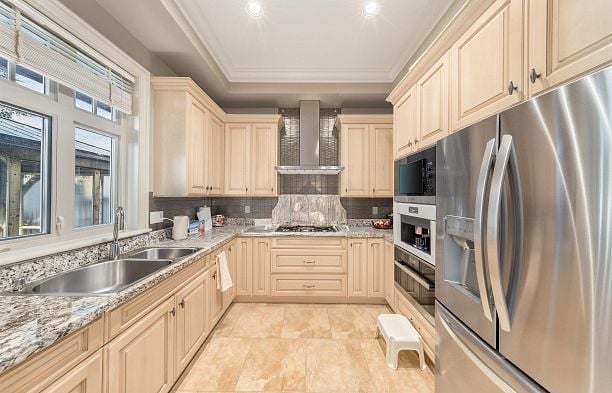 6981 Laurel Street South Cambie