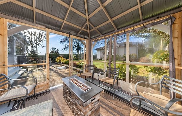 6981 Laurel Street South Cambie